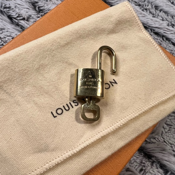 LV Lock & Key🔐 #309 - Picture 3 of 4
